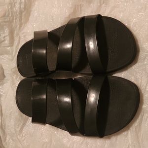 Black Fitflop sandal slip on flip flops like new